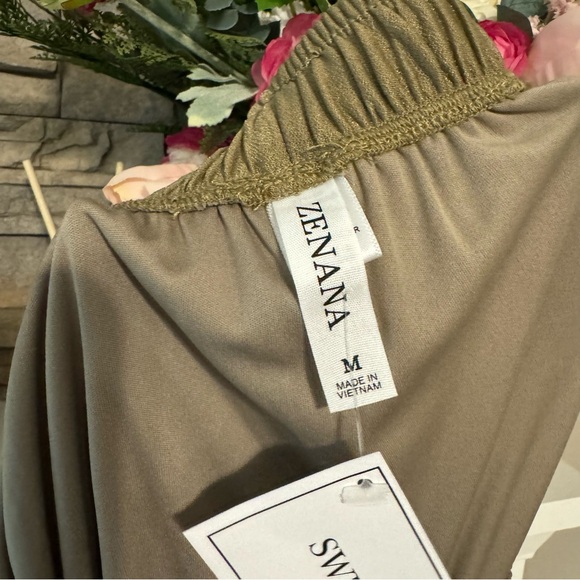 NEW WITH TAGS Zenana Sybil flowy woven pants, Size Medium - Picture 4 of 6